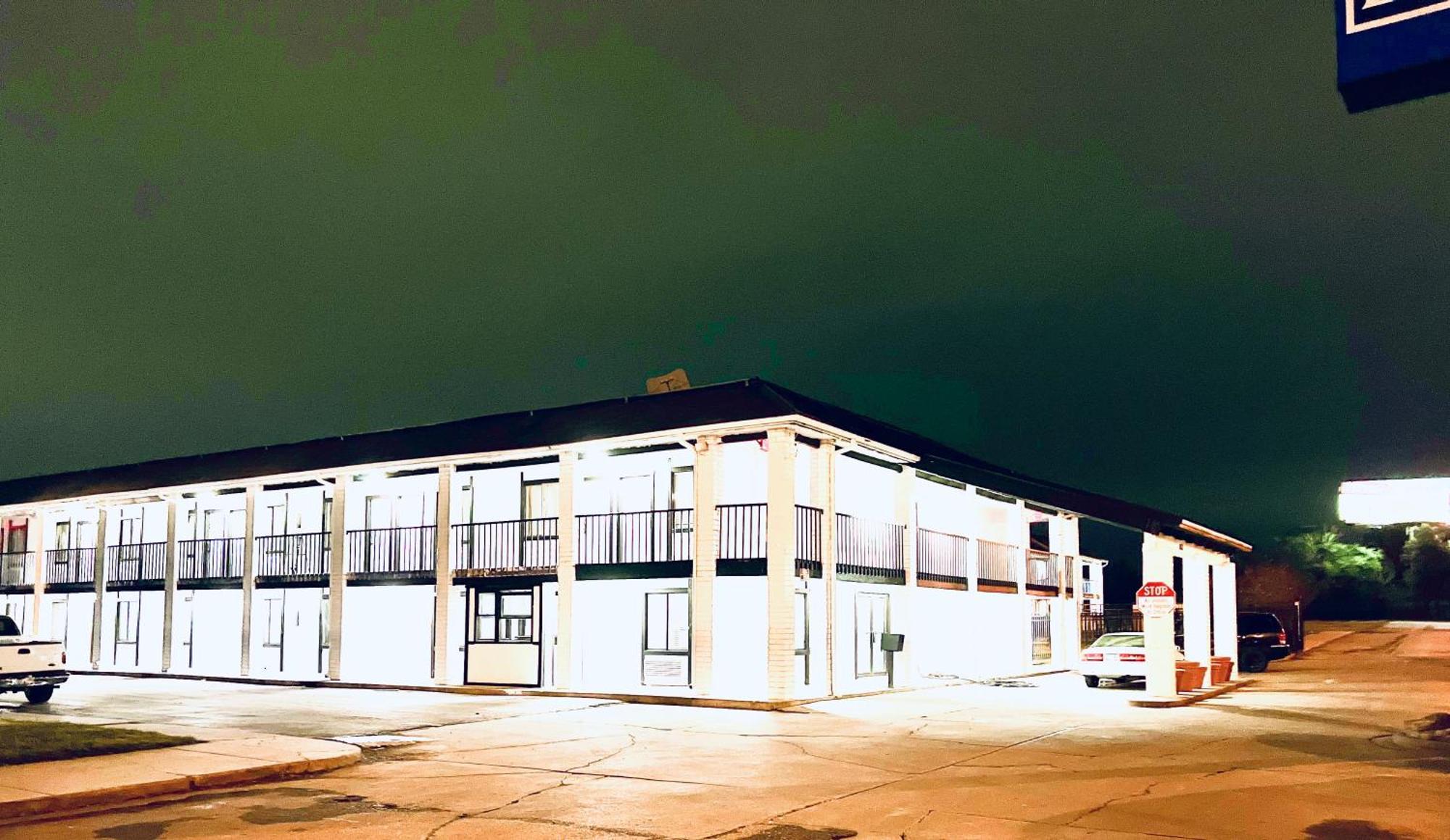 Economy Inn And Suites タルサ エクステリア 写真