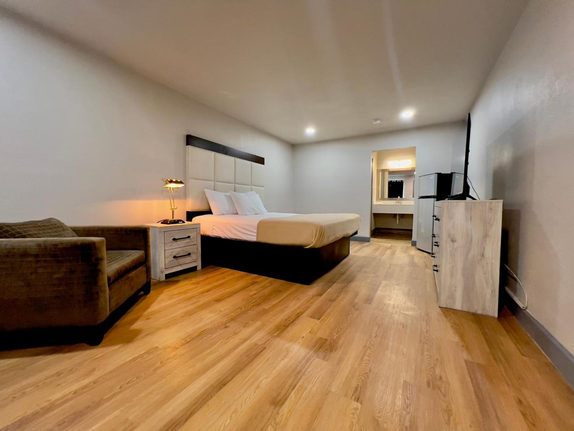 Economy Inn And Suites タルサ エクステリア 写真