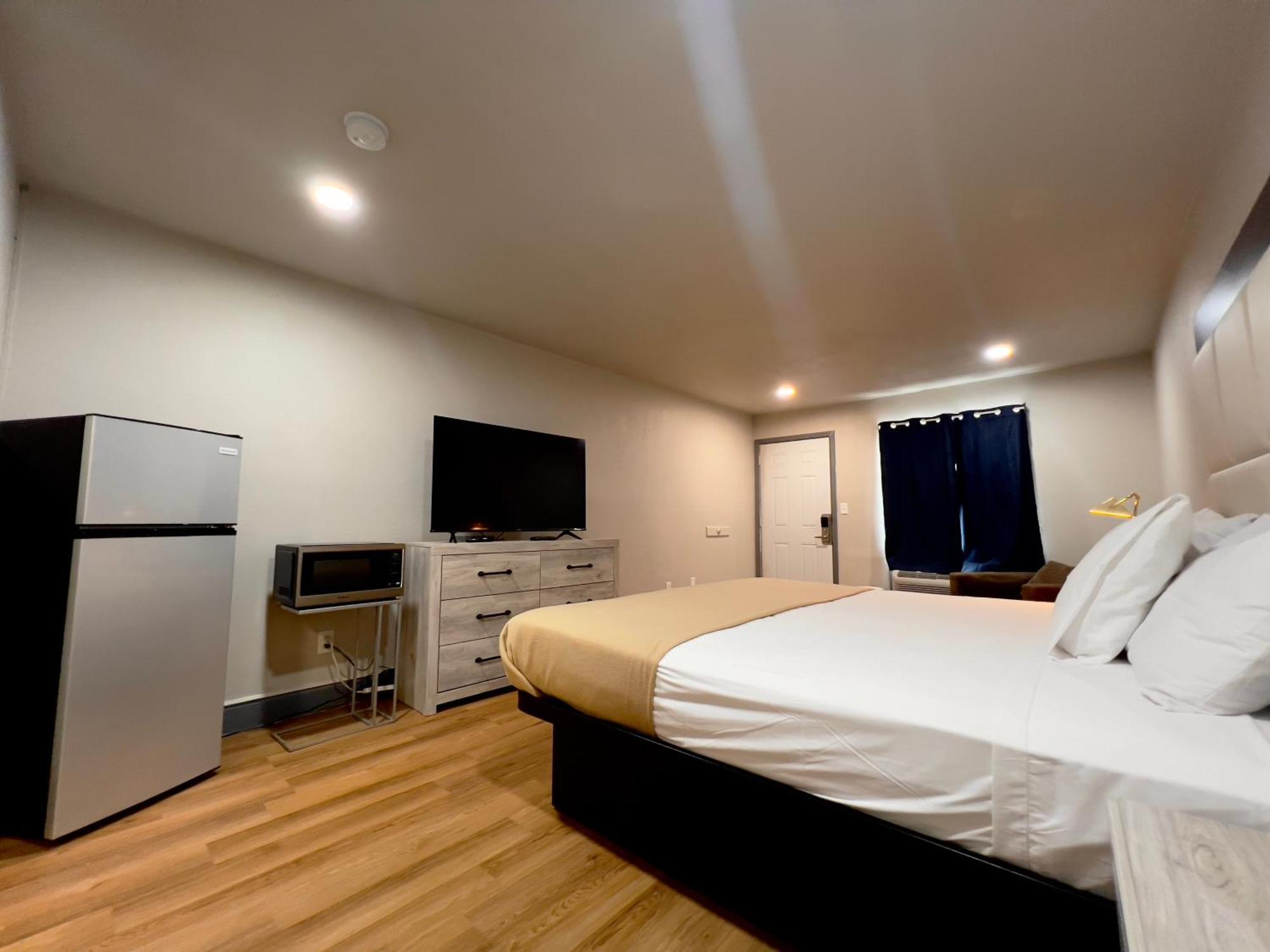Economy Inn And Suites タルサ エクステリア 写真