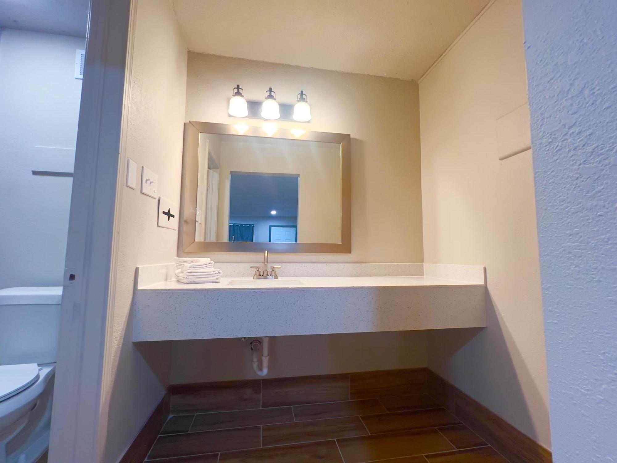 Economy Inn And Suites タルサ エクステリア 写真