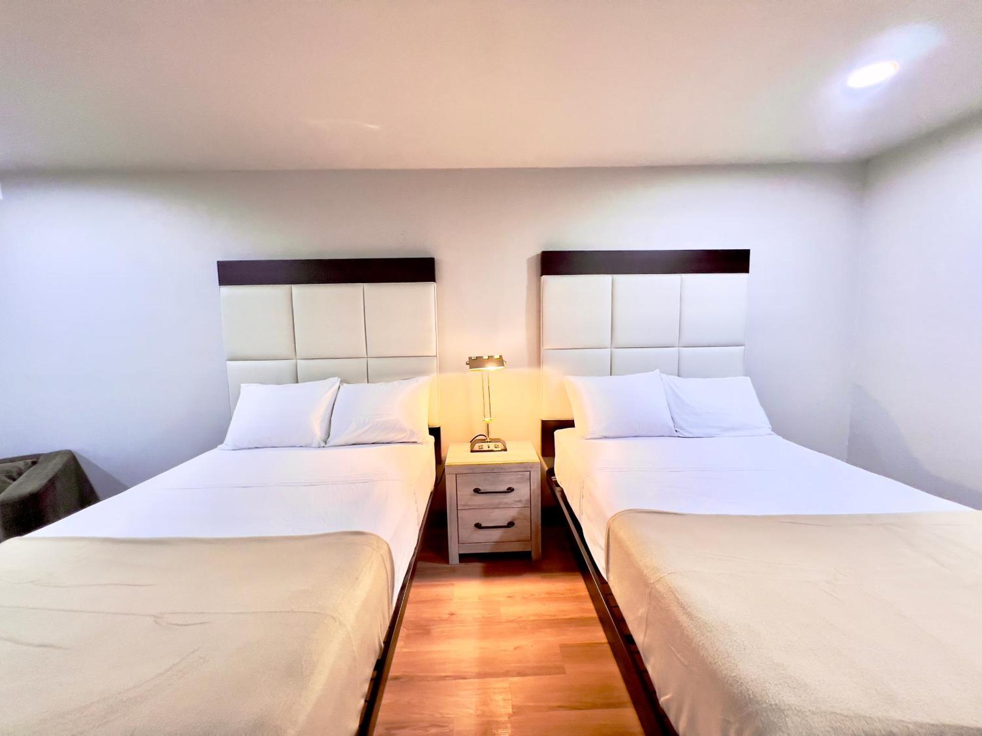 Economy Inn And Suites タルサ エクステリア 写真