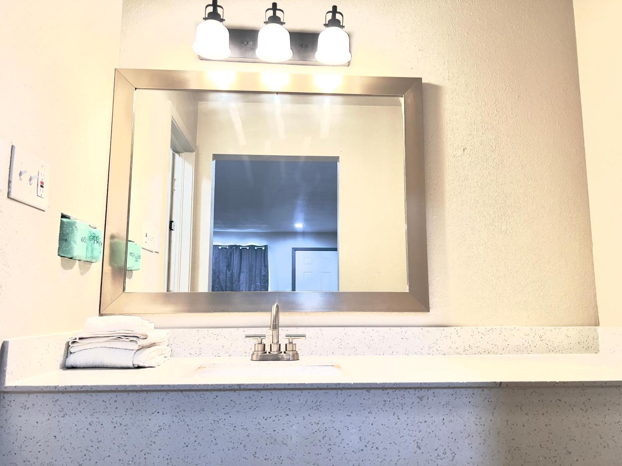 Economy Inn And Suites タルサ エクステリア 写真