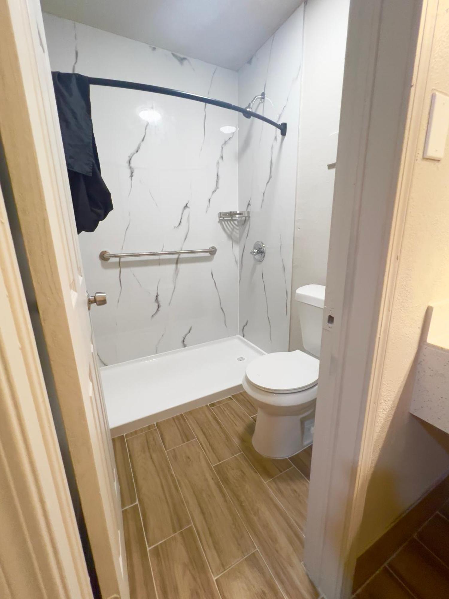 Economy Inn And Suites タルサ エクステリア 写真
