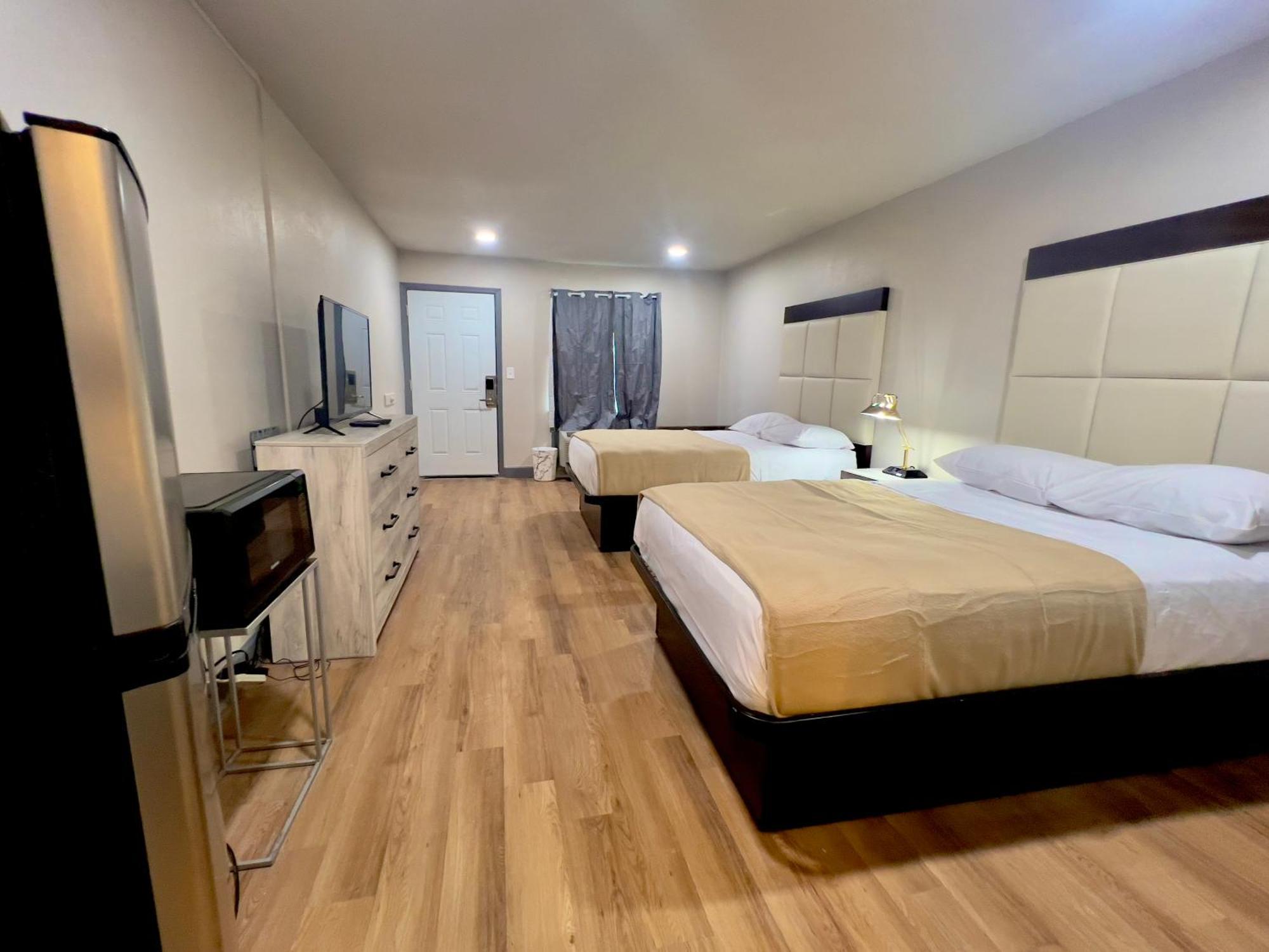 Economy Inn And Suites タルサ エクステリア 写真